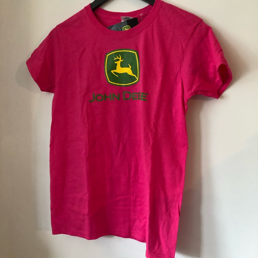 NWT John DEERE T-shirt. Size S